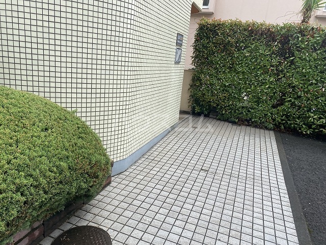 24/28 エントランス