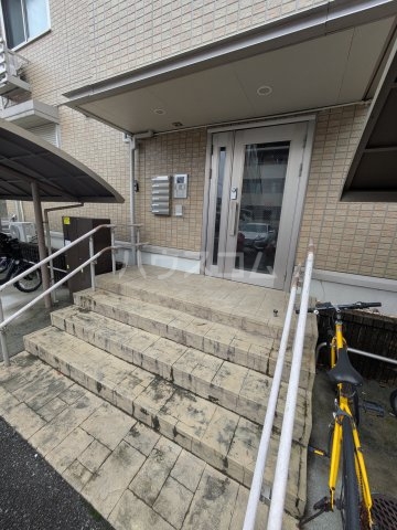 28/30 エントランス