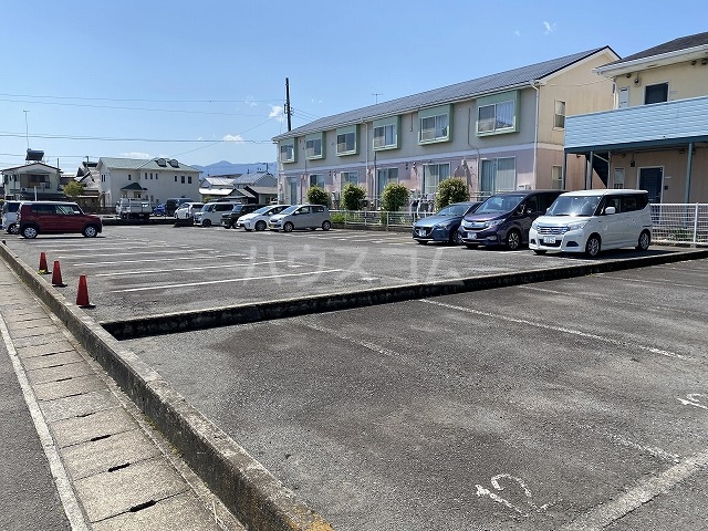 27/30 駐車場