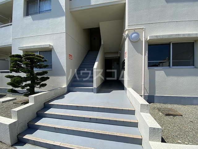 16/25 エントランス