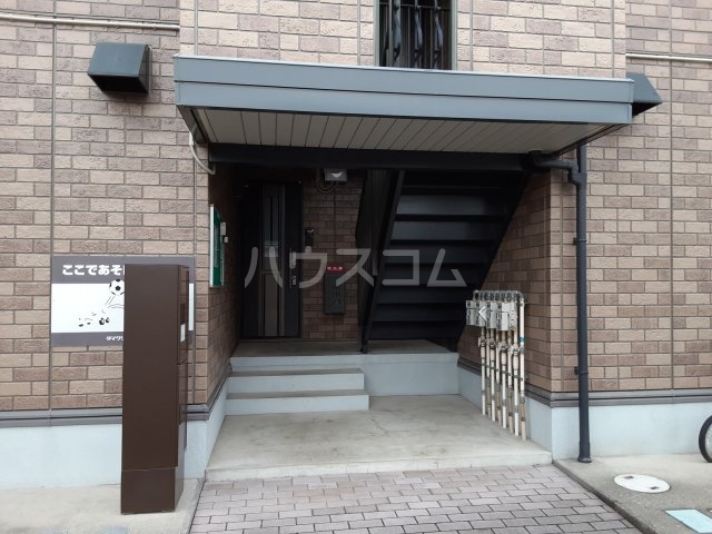 25/30 エントランス