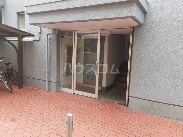 24/25 エントランス