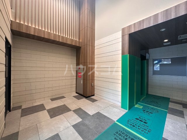 28/30 エントランス