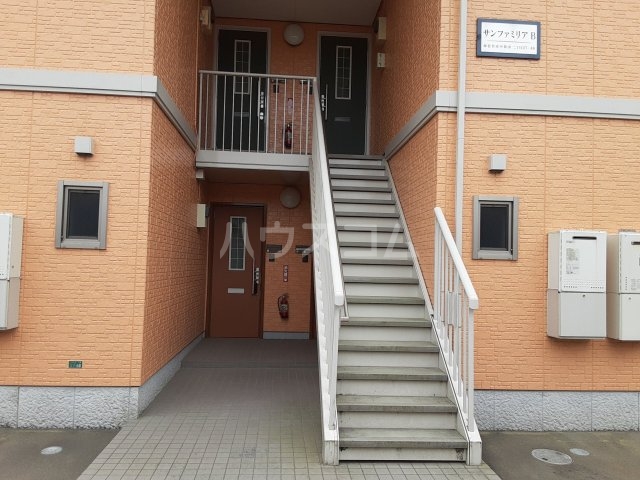 27/30 エントランス