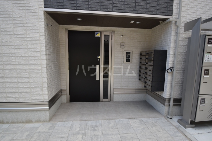 21/30 エントランス