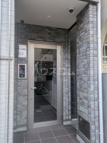 27/30 エントランス