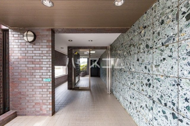 25/30 エントランス