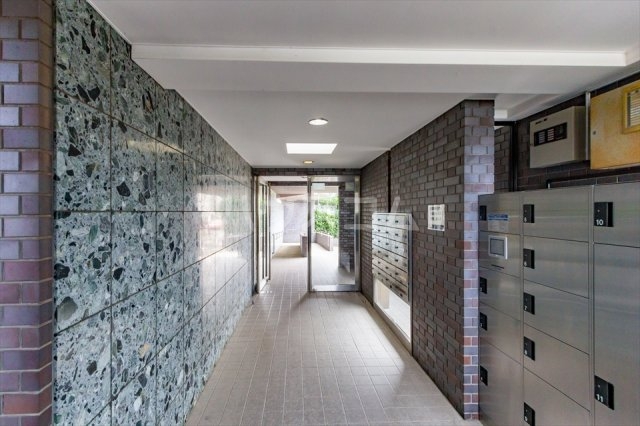 26/30 エントランス