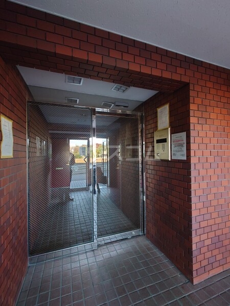 18/28 エントランス