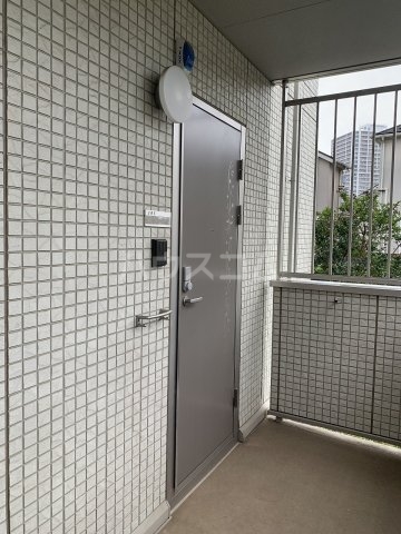 26/30 エントランス