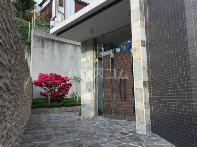 28/30 エントランス