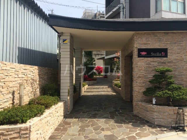 27/30 エントランス