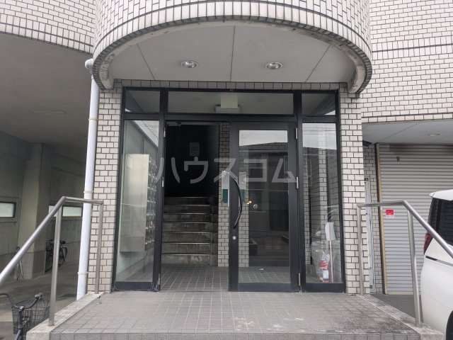 15/23 エントランス