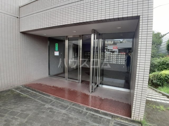 26/30 エントランス