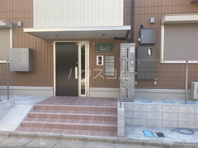 28/30 エントランス