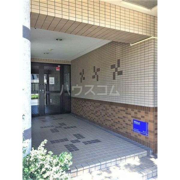 25/30 エントランス