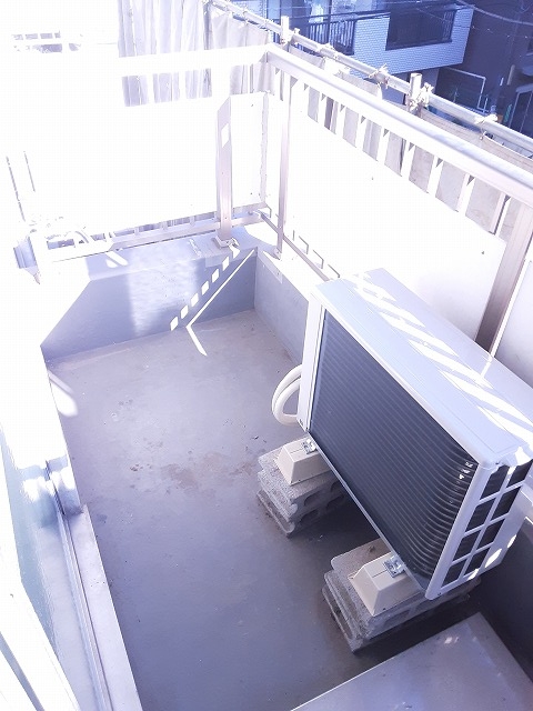 18/27 バルコニー