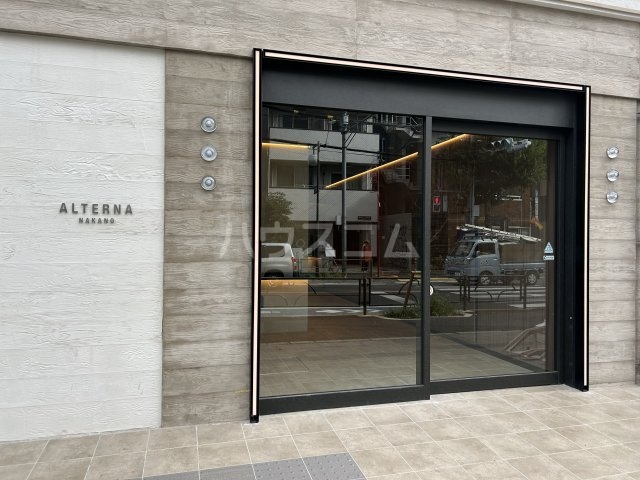 21/27 エントランス