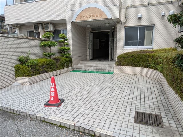 21/30 エントランス