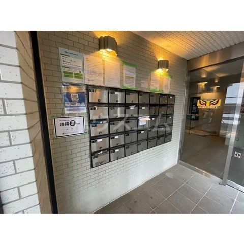 25/28 エントランス