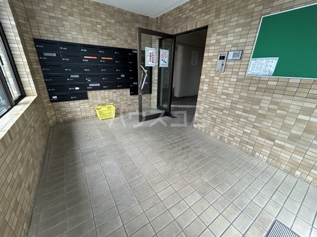 21/30 エントランス