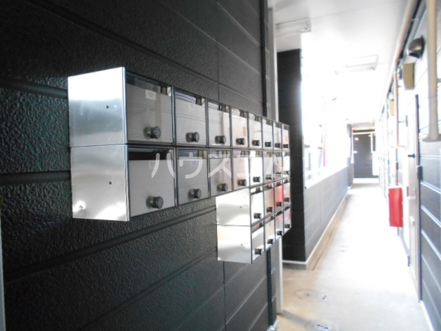 18/27 エントランス