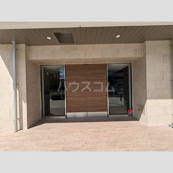 21/30 エントランス