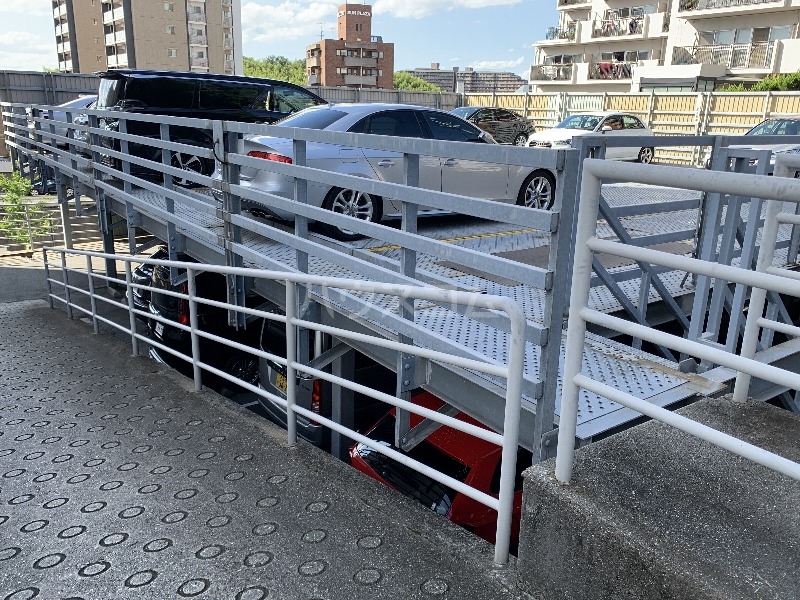 27/30 駐車場