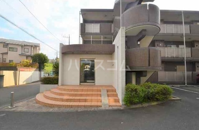 21/30 エントランス