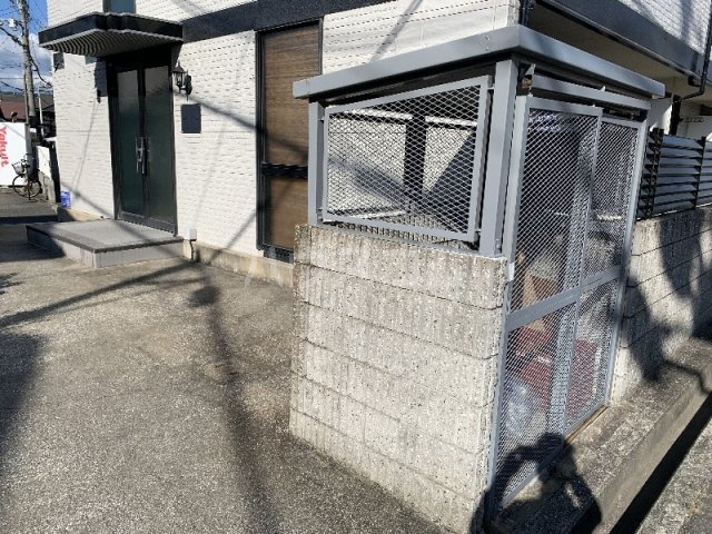 21/30 エントランス