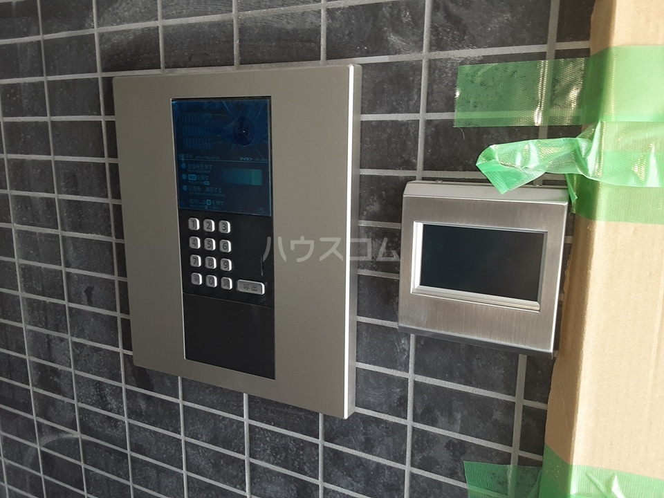 26/28 エントランス