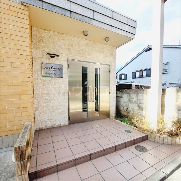 26/30 エントランス