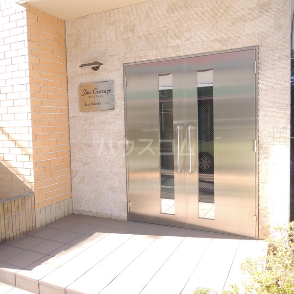 27/30 エントランス