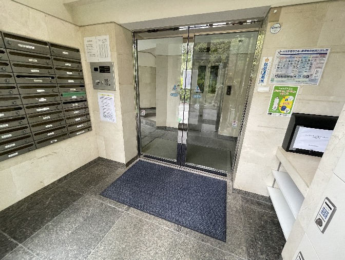 20/30 エントランス