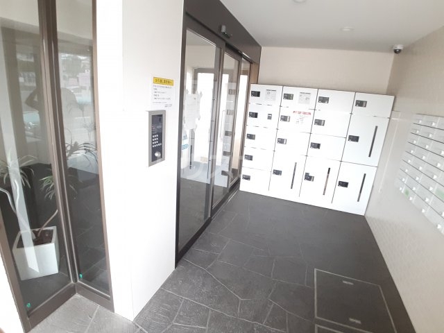 24/30 エントランス