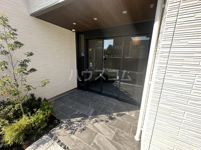 23/26 エントランス