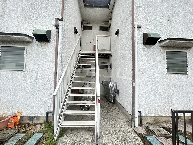 20/21 エントランス