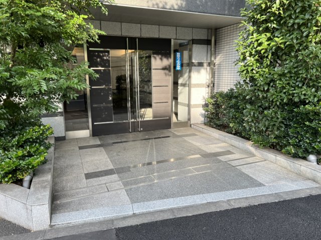 20/30 エントランス