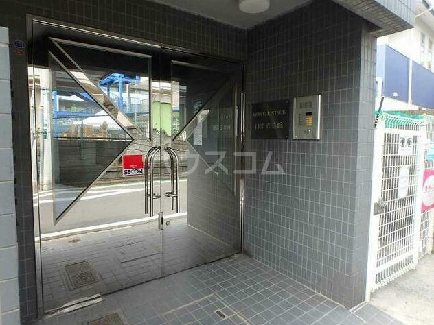 13/18 エントランス