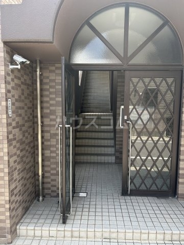 22/28 エントランス