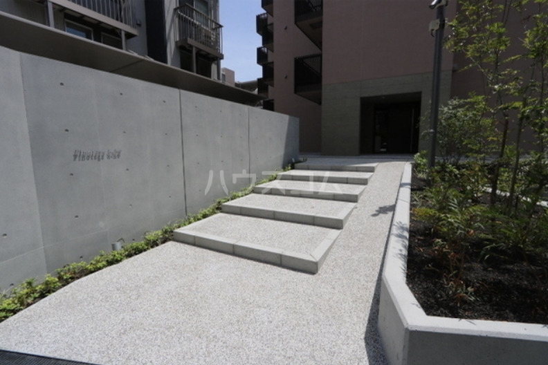 2/4 エントランス