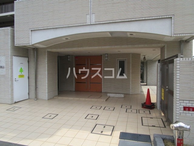 21/30 エントランス