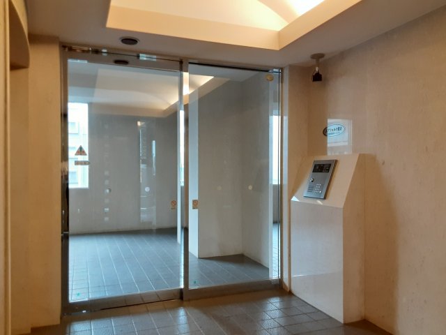 24/30 エントランス