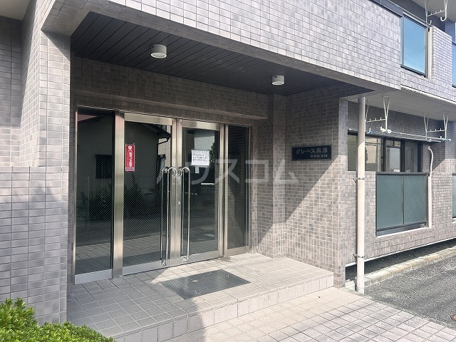 27/30 エントランス