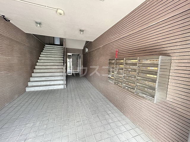 28/30 エントランス