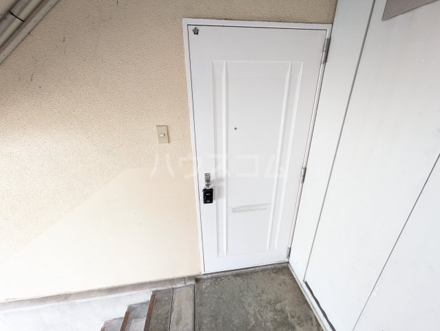 28/30 エントランス