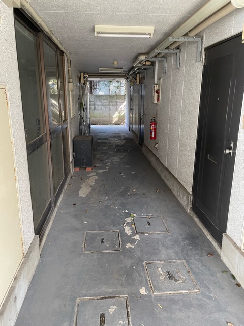 27/30 エントランス