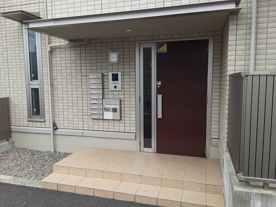 28/30 エントランス