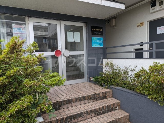 21/30 エントランス