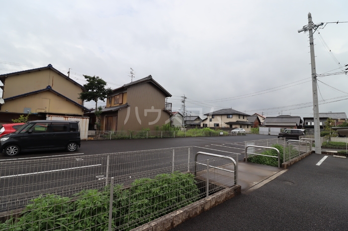 24/25 駐車場